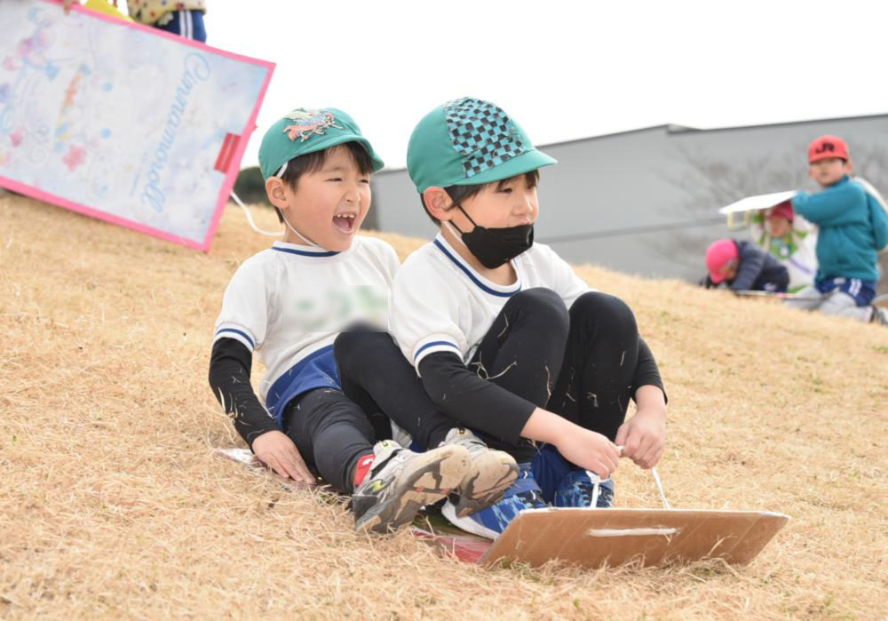 芝すべり – 学校法人和敬学苑 むらおか幼稚園